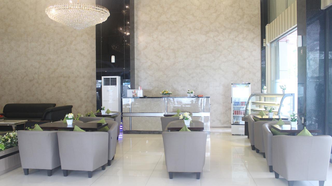 Lj Hotel Medan Exterior foto